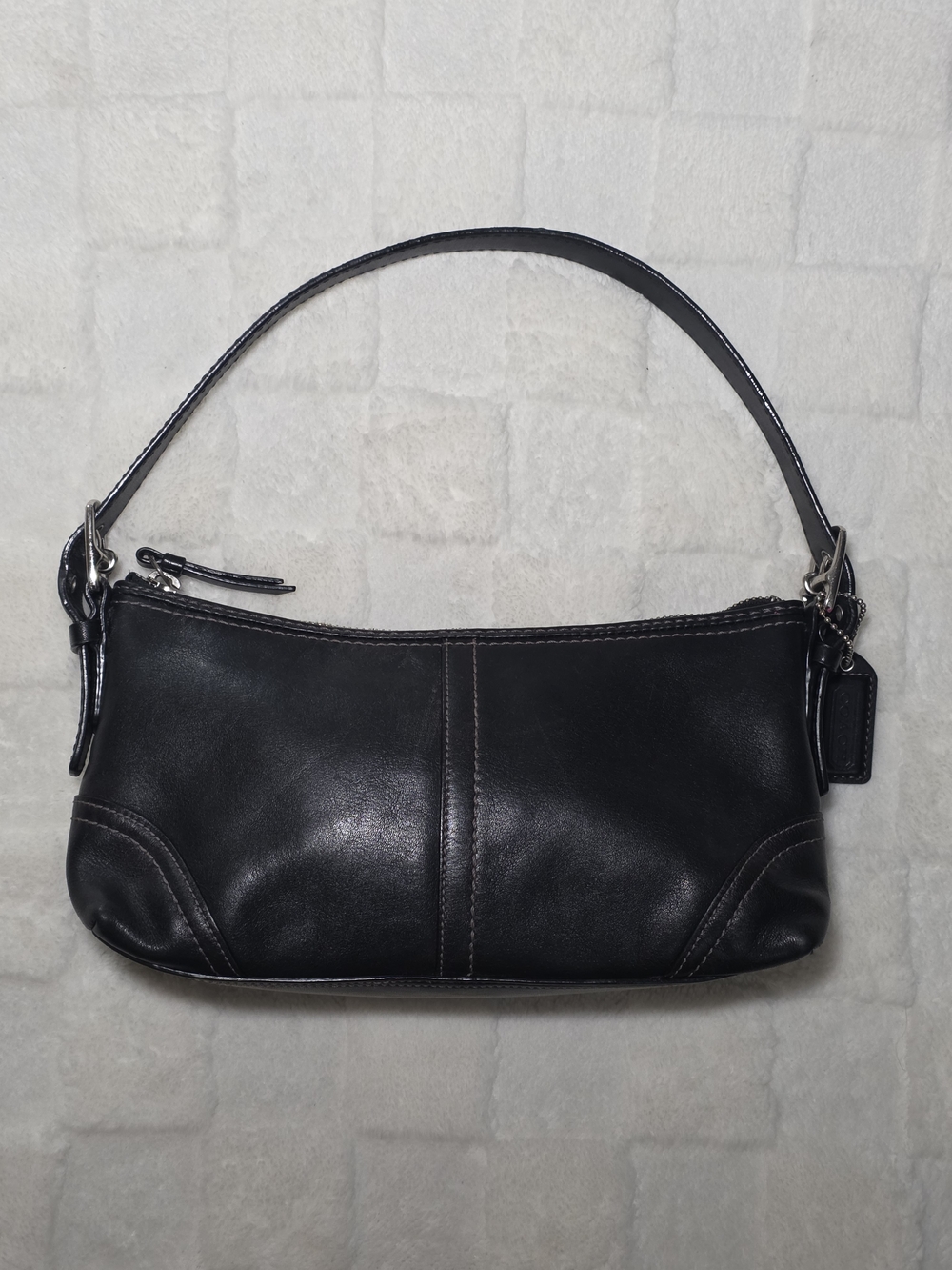 VINTAGE COACH HAMPTONS SOHO DEMI BAGUETTE SHOULDER BAG BLACK + SILVER (F11195)